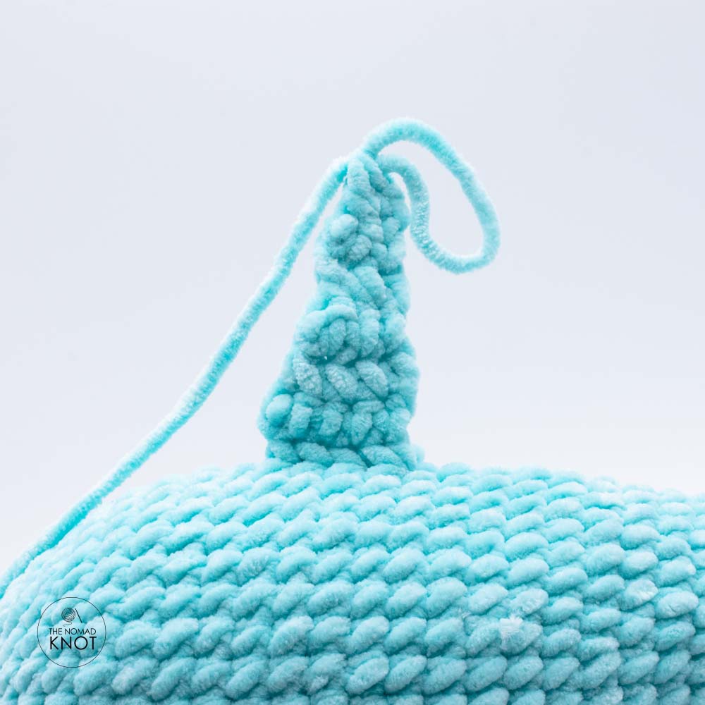 no-sew crochet whale free pattern photo tutorial