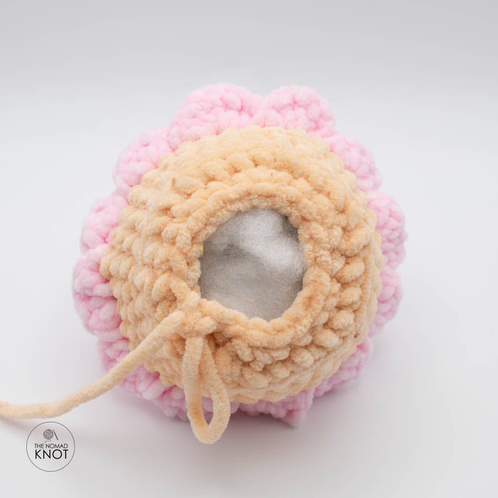 How to crochet a cupcake with plush yarn – easy step-by-step guide