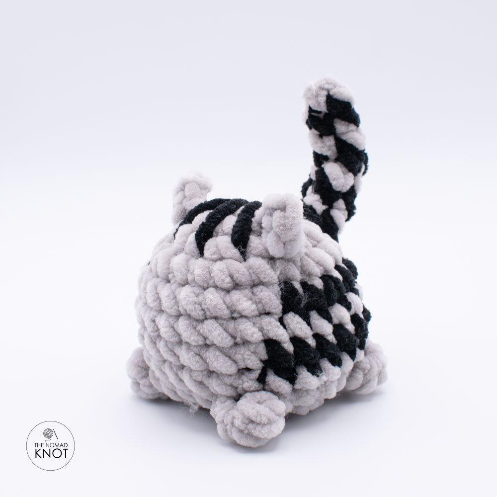 photo tutorial showing how to crochet a no-sew cat gray tabby free pattern