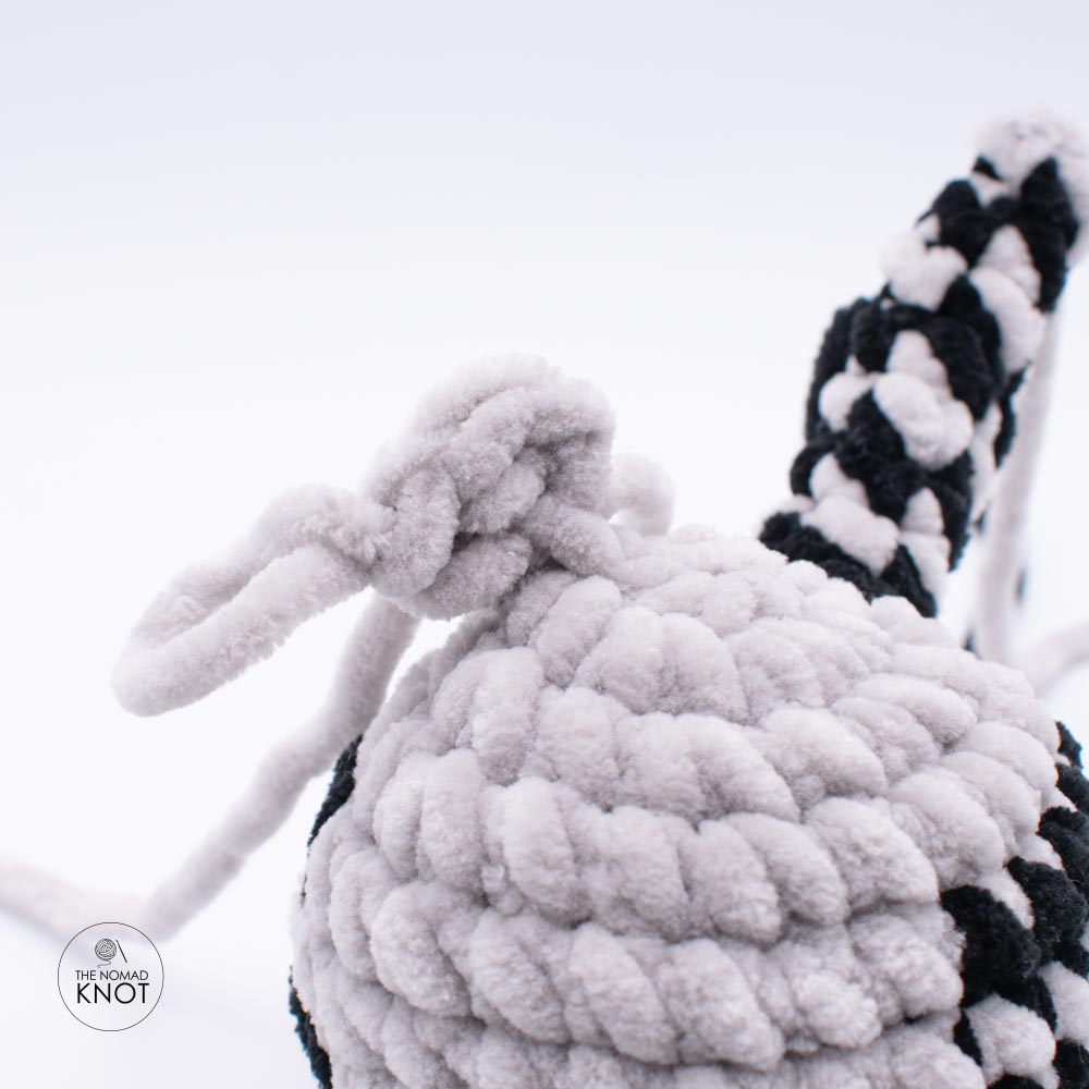photo tutorial showing how to crochet a no-sew cat gray tabby free pattern