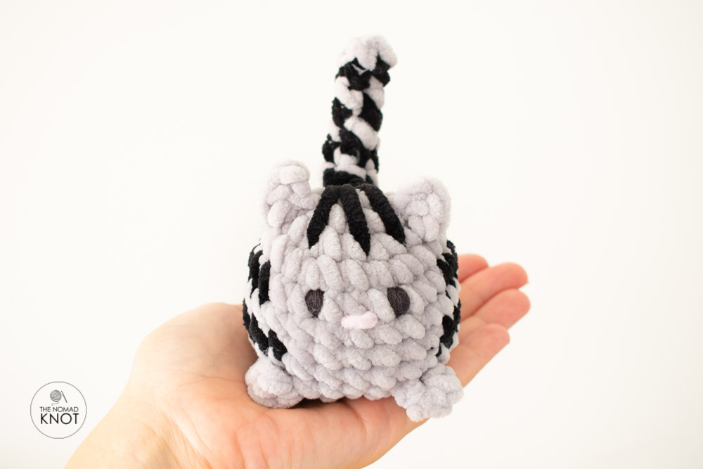 no-sew crochet cat gray tabby free pattern