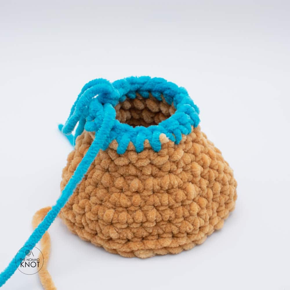 how to crochet a donut with a no-sew free pattern photo tutorial