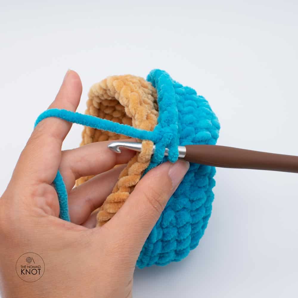 how to crochet a donut with a no-sew free pattern photo tutorial