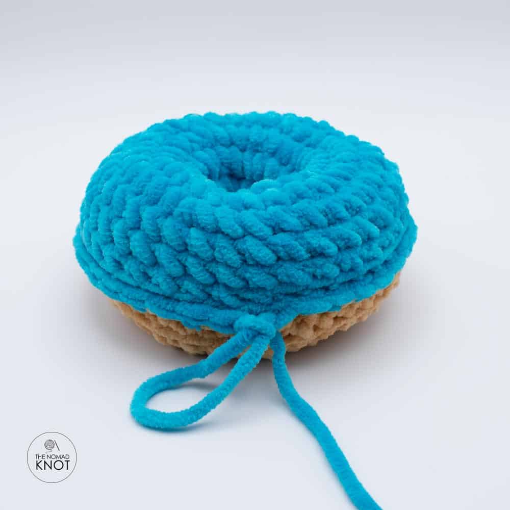 how to crochet a donut with a no-sew free pattern photo tutorial